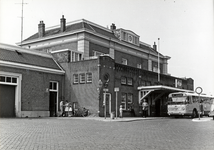 154191 Gezicht op het N.S.-station Apeldoorn te Apeldoorn.